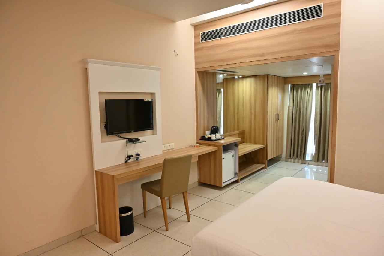 Rang Lords Inn Bharuch מראה חיצוני תמונה