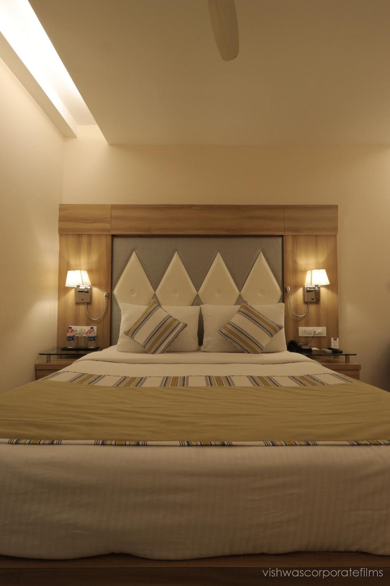 Rang Lords Inn Bharuch מראה חיצוני תמונה